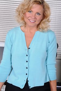 female having huge pipe on top while another thick boa